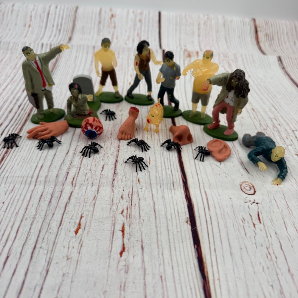 Accoutrements Glow in the Dark Flesh Eating Zombies Play Set Mini Figures Lot